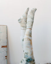 Afbeelding in Gallery-weergave laden, Organic cotton hand dyed socks | Mira Blackman
