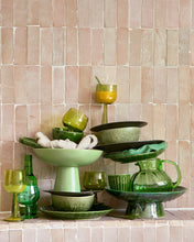Afbeelding in Gallery-weergave laden, The emeralds ceramic bowl on a base | Dripping green | HKLiving
